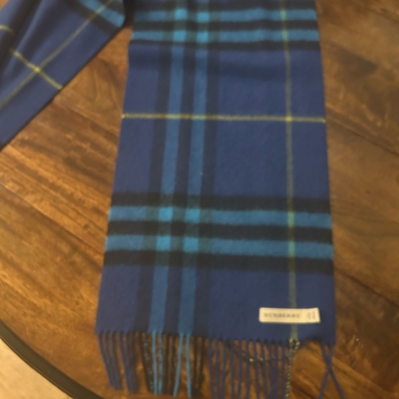 Burberry Cashmere Scarf - Picture 1 of 3